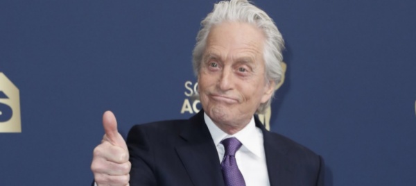 michael-douglas-sara-benjamin-franklin-in-serie-apple-tv