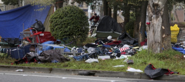 auto-contro-un-accampamento-di-senza-tetto-provoca-4-morti