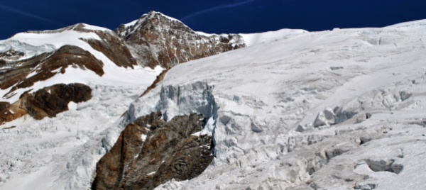 aliante-precipita-sul-monte-rosa-la-vittima-e-un-67enne-tedesco