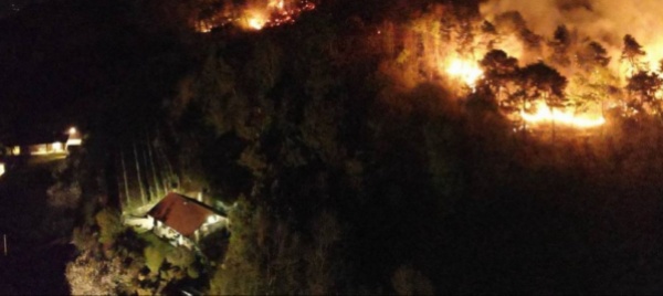 anche-i-canadair-per-domare-l-incendio-nel-varesotto