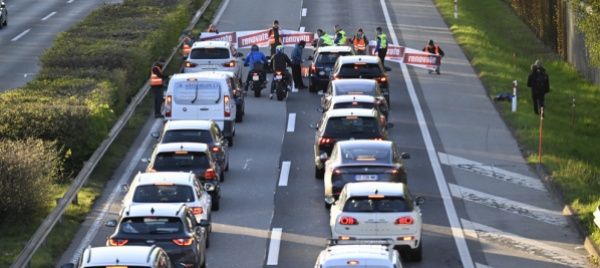 attivisti-pro-clima-scendono-in-strada-a-losanna