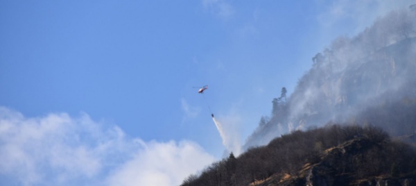 principio-d-incendio-nei-boschi-tra-giornico-e-anzonico