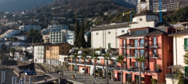 brissago-bancarelle-sul-lungolago