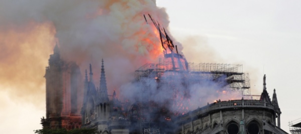 tre-anni-fa-il-rogo-di-notre-dame-macron-visita-il-cantiere