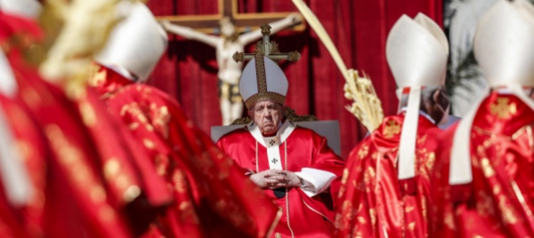nella-follia-della-guerra-si-torna-a-crocifiggere-cristo