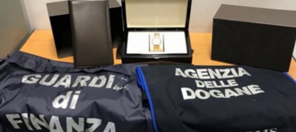 in-dogana-con-un-orologio-di-lusso-non-dichiarato