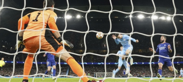 il-city-domina-ma-il-real-si-aggrappa-ai-suoi-campioni-e-4-3