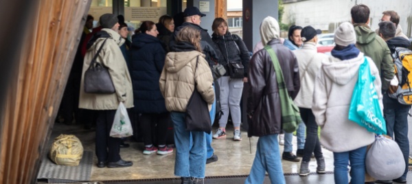 la-macchinosa-accoglienza-dei-rifugiati