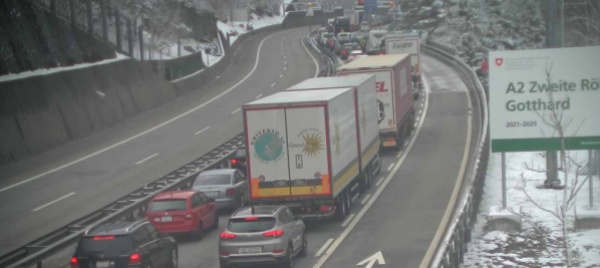 veicolo-in-avaria-nel-san-gottardo-galleria-chiusa