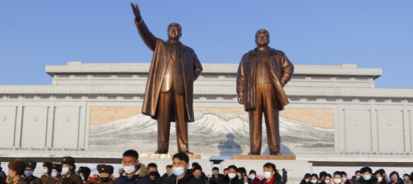 la-corea-del-nord-celebra-110-anni-dalla-nascita-di-kim-il-sung