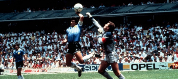 la-maglia-della-mano-de-dios-all-asta