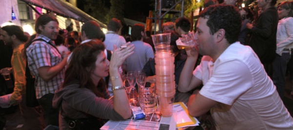 musica-di-sottofondo-all-aperto-fino-a-mezzanotte