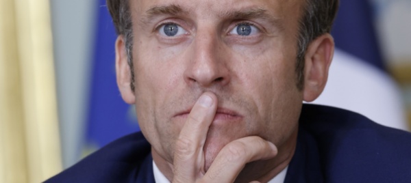 macron-l-eliseo-val-bene-una-barricata