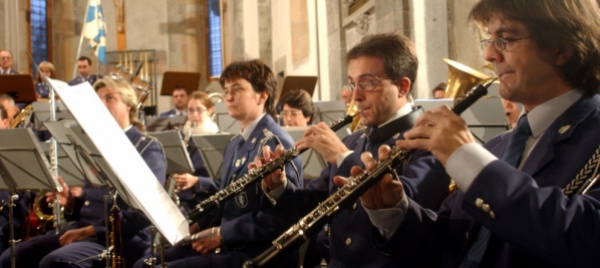 la-musica-cittadina-di-locarno-suona-a-muralto
