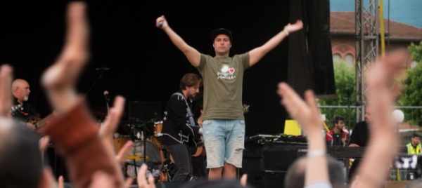 torna-progetto-amore-e-sul-palco-sale-la-solidarieta
