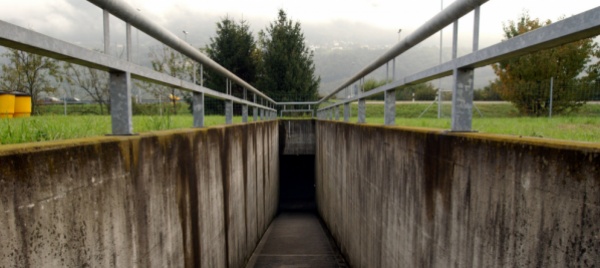 presidio-di-r-esistiamo-davanti-al-bunker-di-camorino