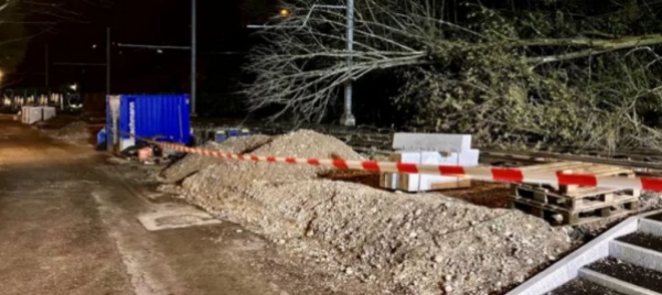 in-25-bloccati-in-un-tram-per-quaranta-minuti