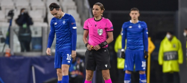 sei-donne-selezionate-tra-gli-arbitri-di-qatar-22
