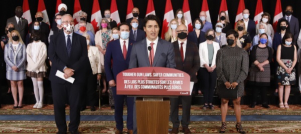 stretta-di-trudeau-sulle-armi-dopo-la-strage-in-texas