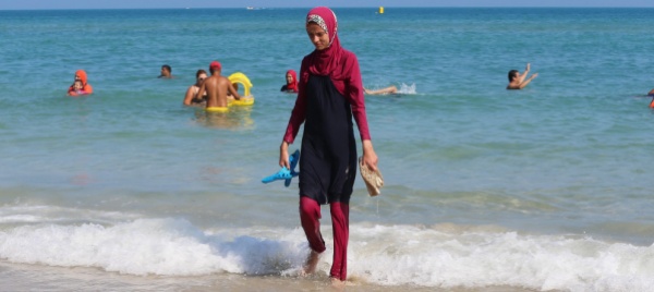 a-grenoble-e-battaglia-su-burkini-e-monokini