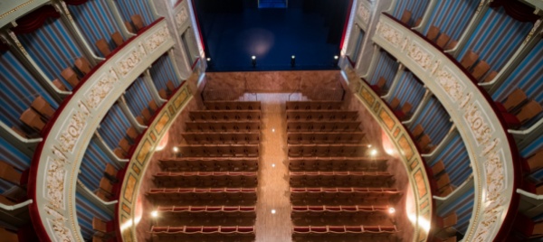 spettacolo-dei-liceali-di-bellinzona-al-teatro-sociale