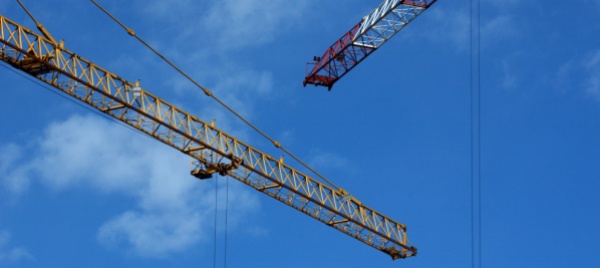 cade-da-una-gru-e-muore-in-un-cantiere-a-zurigo