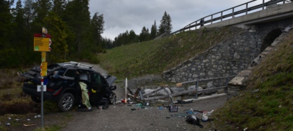 in-stato-di-ebbrezza-esce-di-strada-con-l-auto-e-si-ferisce