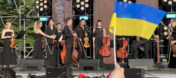 in-taxi-all-eurovision-village-villaggio-di-pace