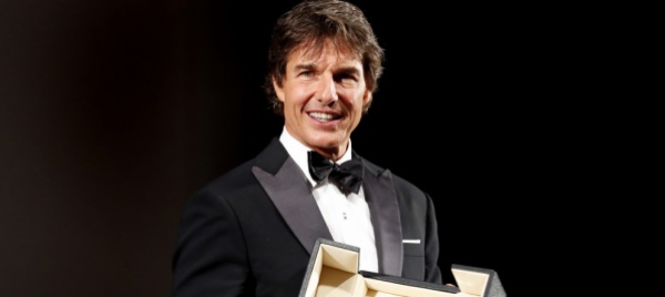 tom-cruise-inonda-il-cielo-sulla-croisette