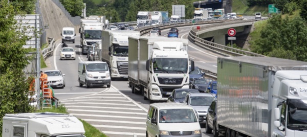 dopo-qualche-ora-di-tregua-tornano-le-code-al-san-gottardo