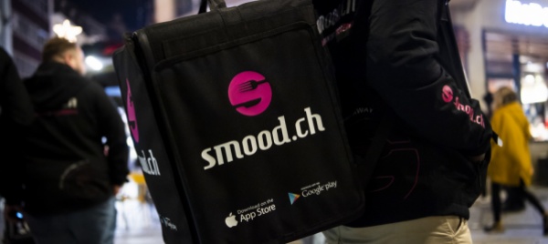 per-smood-un-ccl-con-migliori-condizioni-di-lavoro-unia-critica