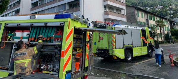 violento-incendio-in-un-appartamento-in-via-san-jorio
