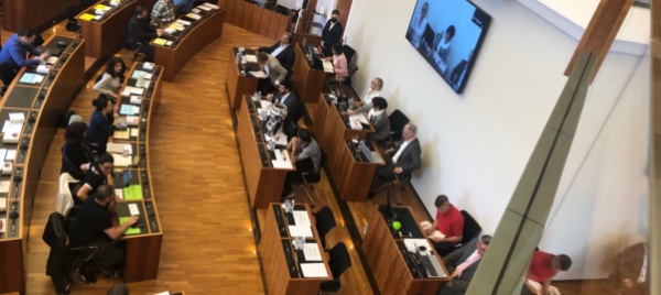 lugano-la-coppa-svizzera-svetta-sul-tavolo-del-municipio