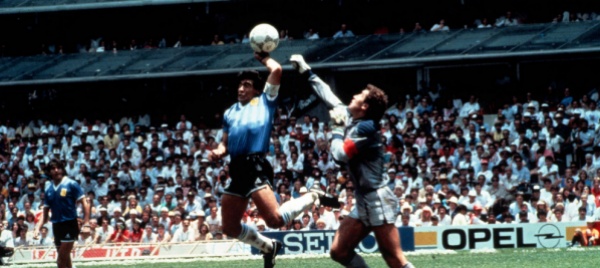 sborsati-nove-milioni-di-dollari-per-una-maglia-di-maradona