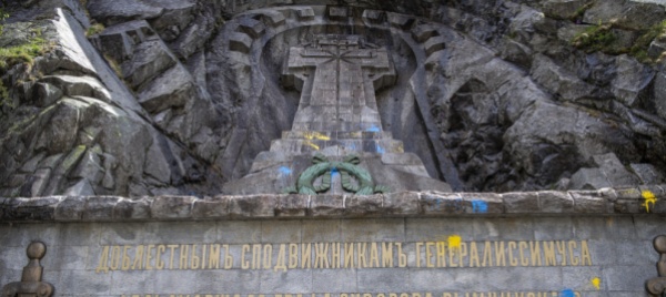 monumento-a-suvorov-ripulito-da-russi-e-svizzeri