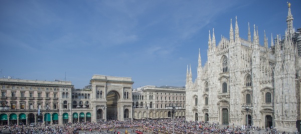 radio-italia-in-50mila-in-piazza-del-duomo-assetati-compresi