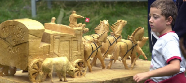 simposio-di-scultura-in-legno-nel-centro-di-roveredo