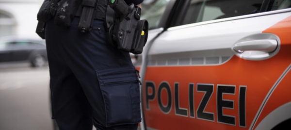 fermato-per-un-controllo-aggredisce-due-agenti-con-una-spranga