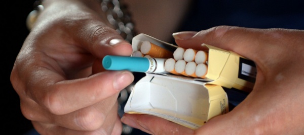 le-e-cig-da-ausilio-per-smettere-a-trappola-per-i-giovani