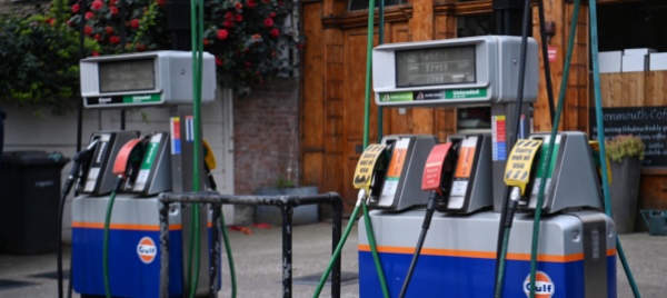 uk-imposta-una-tassa-sui-profitti-ai-giganti-di-petrolio-e-gas