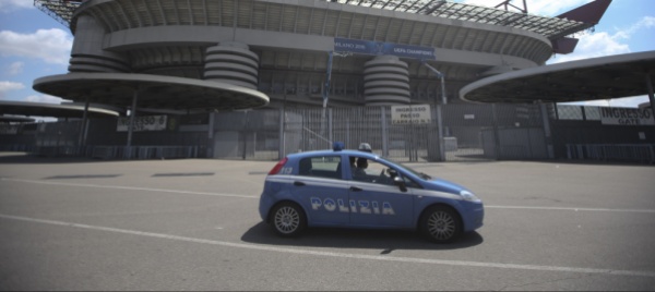 tre-diciannovenni-aggredite-alla-fermata-del-bus