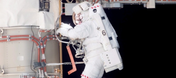houston-abbiamo-un-problema-con-le-tute-spaziali