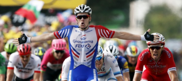 arnaud-demare-fa-sua-la-volata-di-messina