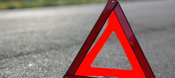 incidente-sull-a2-una-macchina-incastrata-sotto-una-roulotte