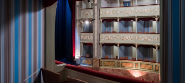 conferenza-al-teatro-sociale-sul-ruolo-dell-arte