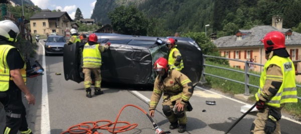 auto-si-ribalta-ad-arvigo-anziana-estratta-viva-dalle-lamiere
