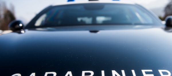 bimba-chiusa-in-auto-per-errore-la-salva-un-carabiniere