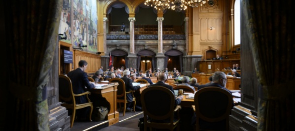 dal-consiglio-degli-stati-due-colpi-al-salario-minimo