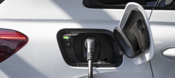 sempre-piu-auto-elettriche-sulle-strade-elvetiche