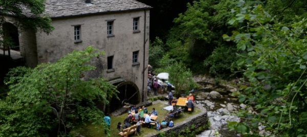 con-le-lanterne-verso-il-mulino-di-bruzella